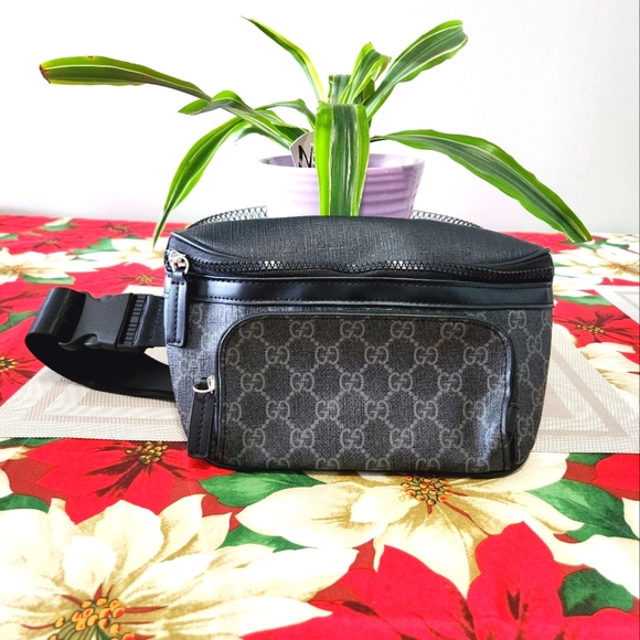 Gucci Handbags - Gucci beltbag